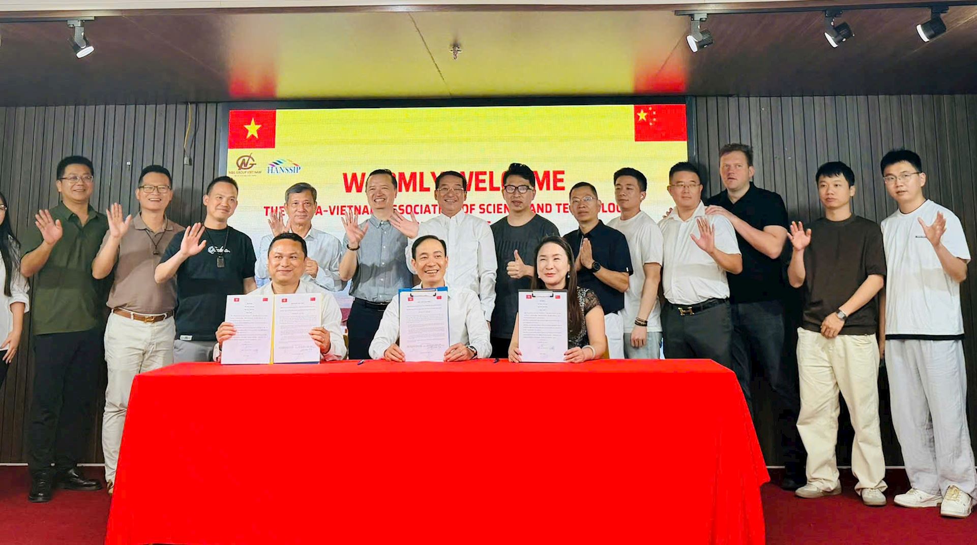 Thỏa thuận hợp tác (MoU) được ký kết giữa Tập đoàn N&G Việt Nam và Hội Khoa học và Công nghệ Trung Việt tỉnh Quảng Đông (Trung Quốc) cùng các doanh nghiệp thành viên