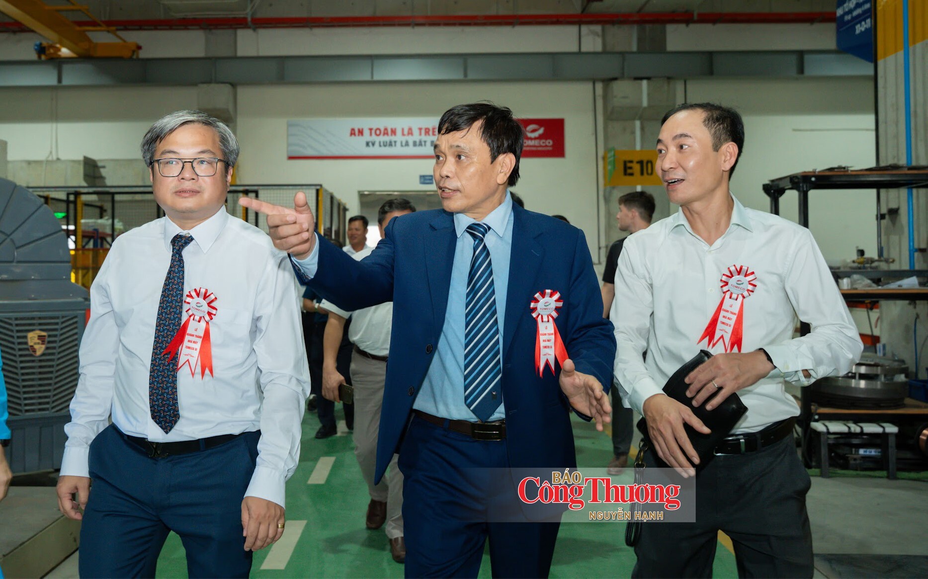 Các đại biểu tham quan Nhà máy TOMECO SI.