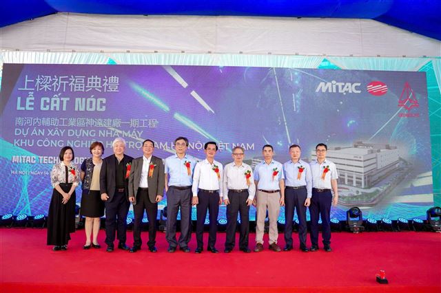 MITAC VIETNAM TECHNOLOGY CO., LTD. ACCELERATED IN THE SOUTH HANOI SUPPORTING INDUSTRIAL PARK – HANSSIP: TAKING OFF THE ROOF THE FACTORY AFTER ONLY 8 MONTHS OF HANDOVER.